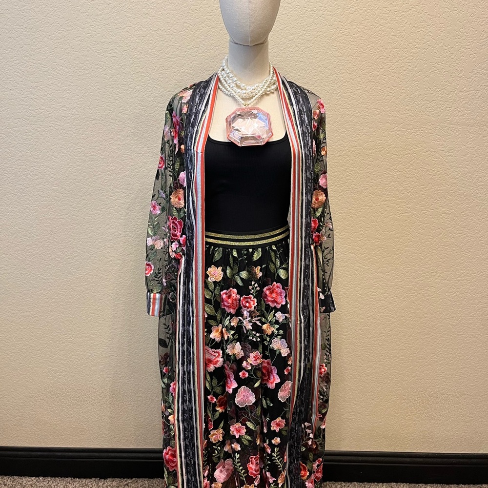 ARATTA Maxi Skirt and Long Kimono Set in Black and Pink